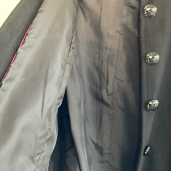 Elegant Black Coat - Picture 5 of 7